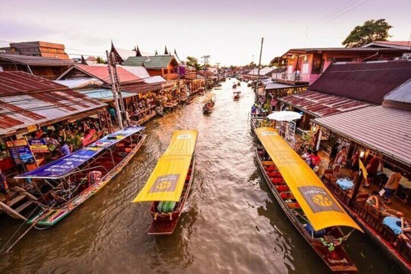 Amphawa Floating Market and Maeklong Train Market Tour