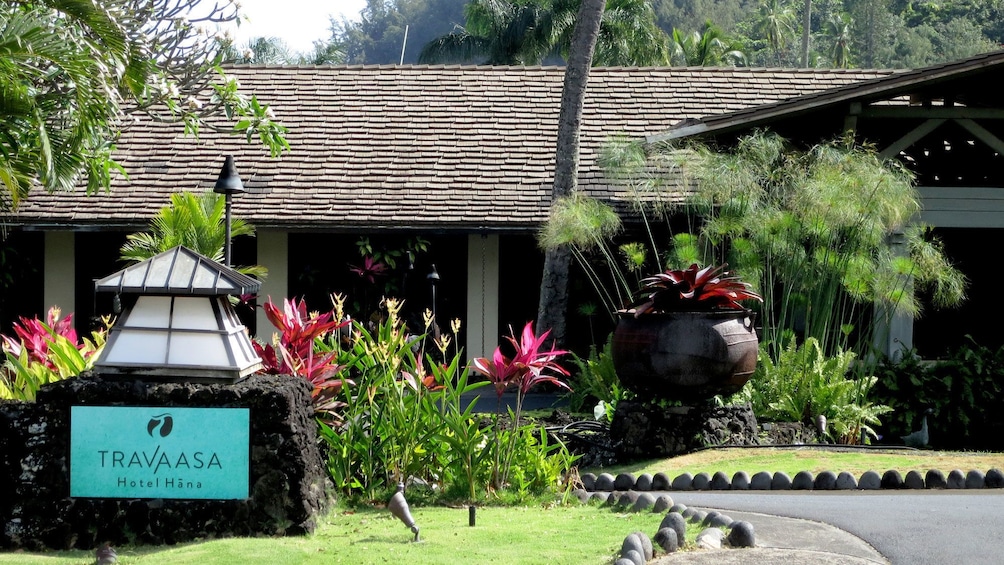 Travaasa sign and building in Maui