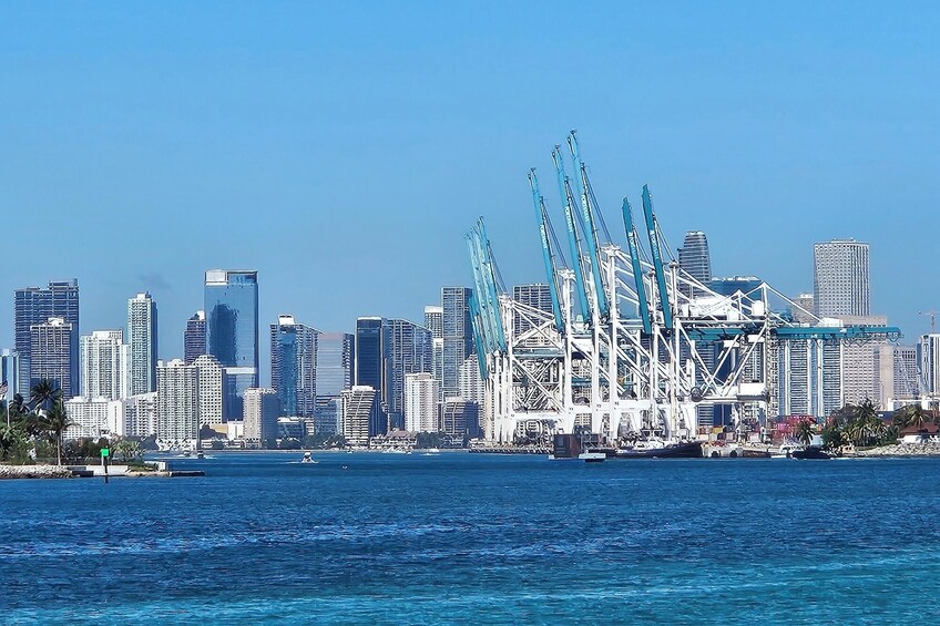 Miami Skyline Cruise to Millionaire's Homes from South Beach