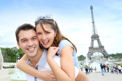 護送巴黎全日遊與艾菲爾鐵塔、塞納河遊輪和羅浮宮
