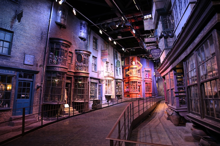 Warner Bros. Studio London  – The Making of Harry Potter Fully Guided Tour