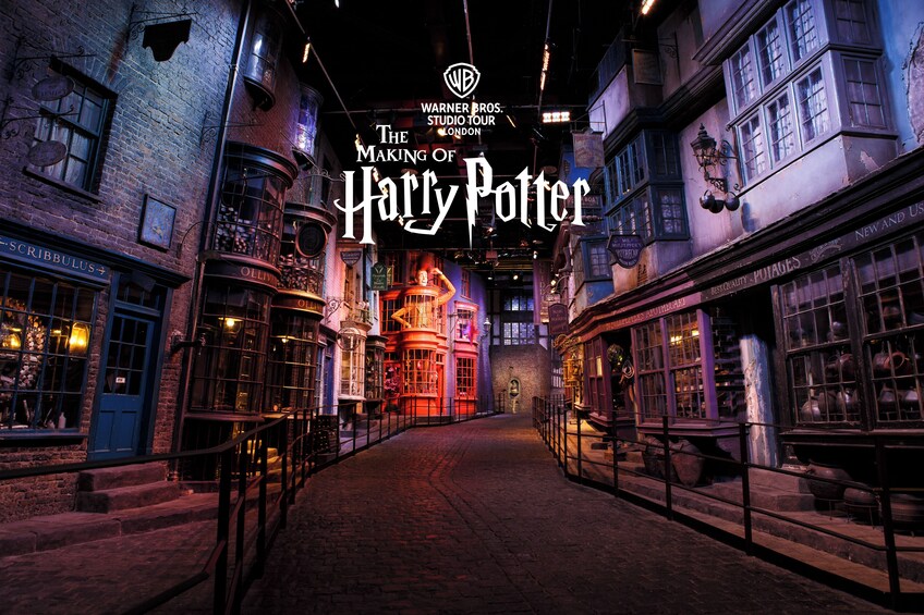 Warner Bros. Studio – The Making of Harry Potter Fully Guided Tour by Train