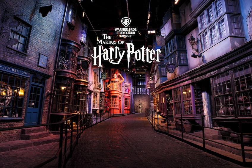 Warner Bros. Studio – The Making of Harry Potter Fully Guided Tour by Train
