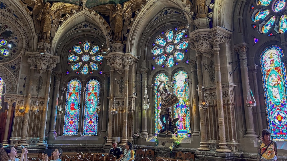 Montserrat Guided Tour with Rack Railway, Moreneta and Licor Tasting