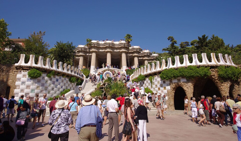 Fast Track Access to Park Güell and Guided Tour