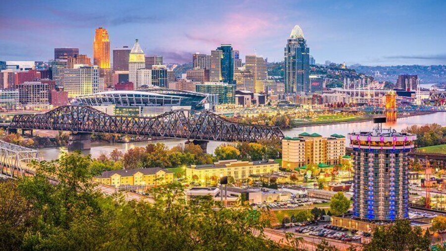 Smartphone-Guided Walking Tour of Downtown Cincinnati Sights & Stories
