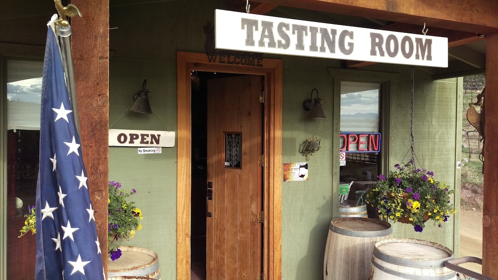 Scenic Airplane Flight & Wine Tasting Tour to Sedona (SWT)