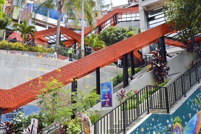 Private City Tour of Medellin with Metro, Metrocable and Commune 13