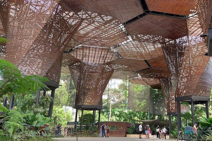 Private City Tour of Medellin with Metro, Metrocable and Commune 13