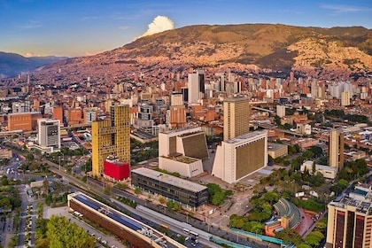 Private City Tour of Medellin with Metrocable and Commune 13