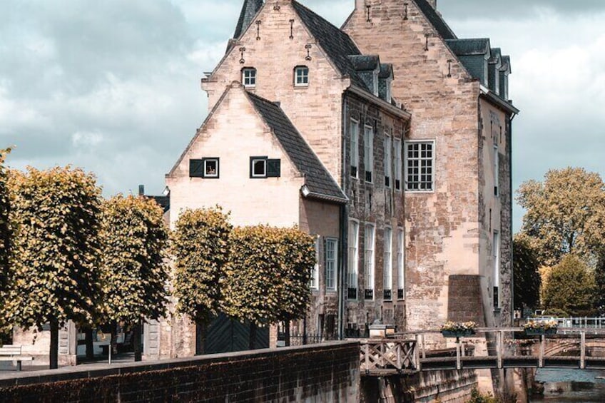 Private Self-Guided Walking Tour in Valkenburg