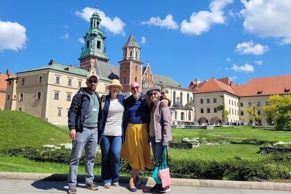 Krakow Cathedral Church and Wawel Castle tour in a group