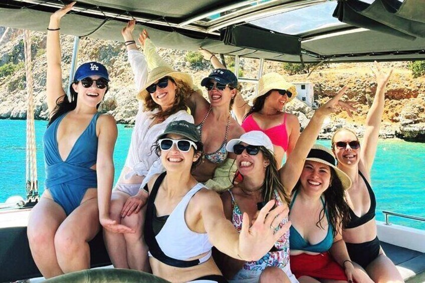 Rethymno: Sailing Catamaran Cruise with Meal & Drinks
