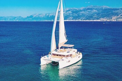 Rethymno: Sailing Catamaran Cruise with Meal & Drinks