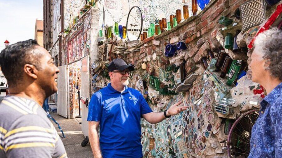 Philadelphia Murals and Street Art Tour with Magic Gardens