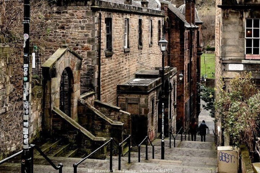 The Best of Edinburgh: Private Walking Tour with Edinburgh Castle