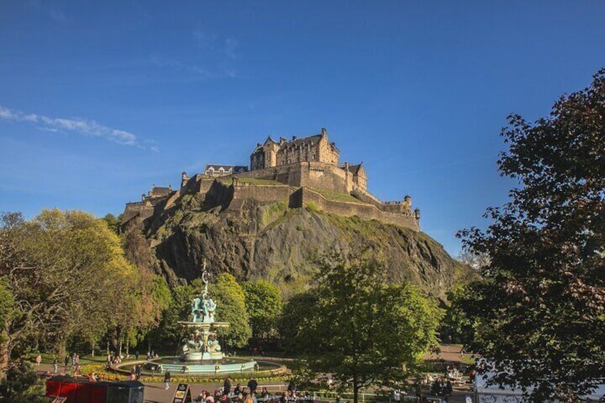 The Best of Edinburgh: Private Walking Tour with Edinburgh Castle