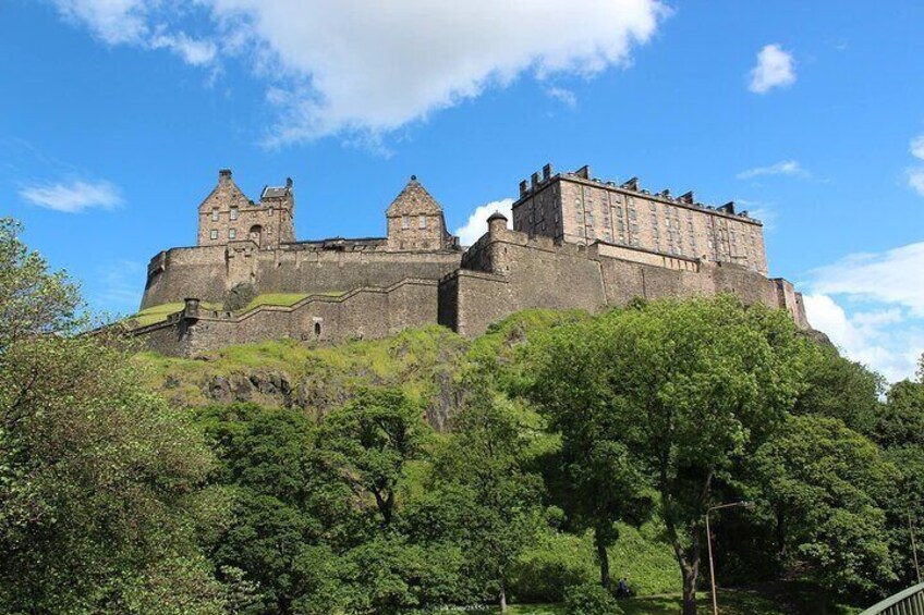 The Best of Edinburgh: Private Walking Tour with Edinburgh Castle