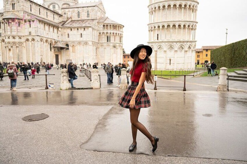 Pisa private walking tour with personal photographer | Piazza dei Miracoli and Leaning Tower