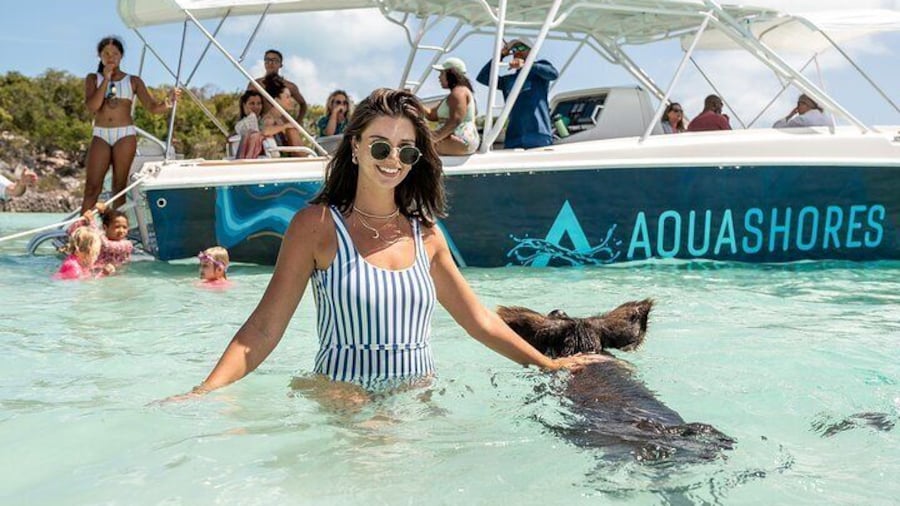 Exuma Powerboat Tour from Nassau with Swimming Pigs