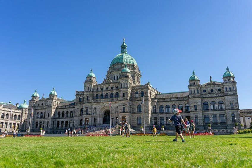 Discover Victoria & Butchart Gardens Tour