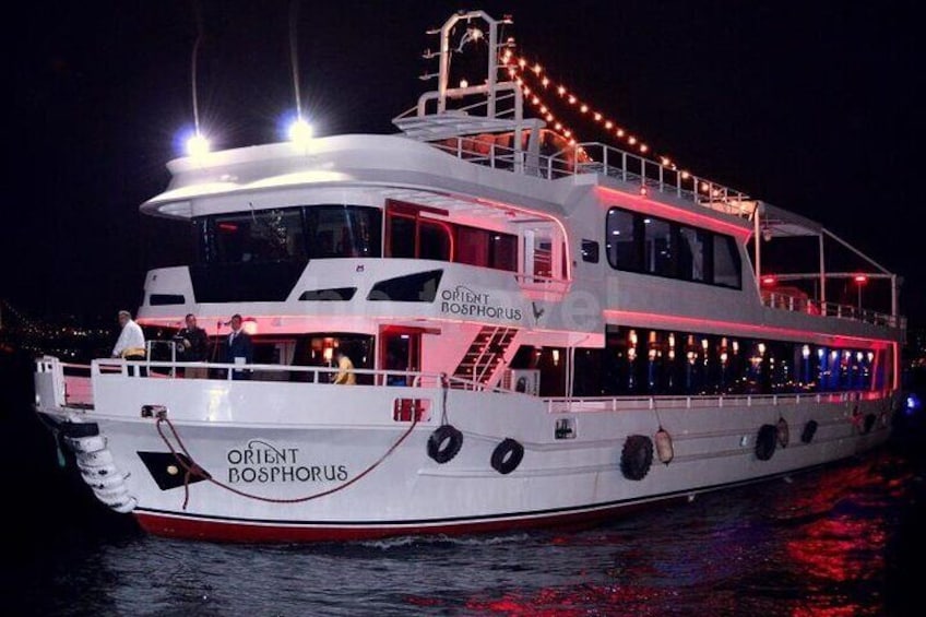 Glamorous Bosphorus (3,5 Hours Istanbul Dinner Cruise)