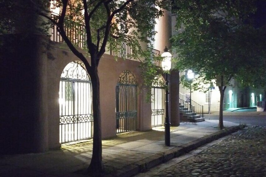 Charleston Dark History and Ghost Tour
