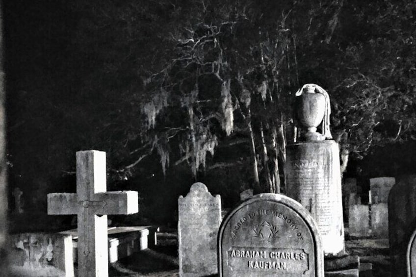 Charleston Dark History & Ghost Tour with Adam