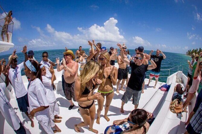 Full Day to Catalina Island in Catamaran with Snorkeling
