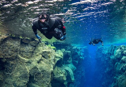 Combo Supersaver: ¡Buceo con esnórquel en Silfra + Lava Caving!