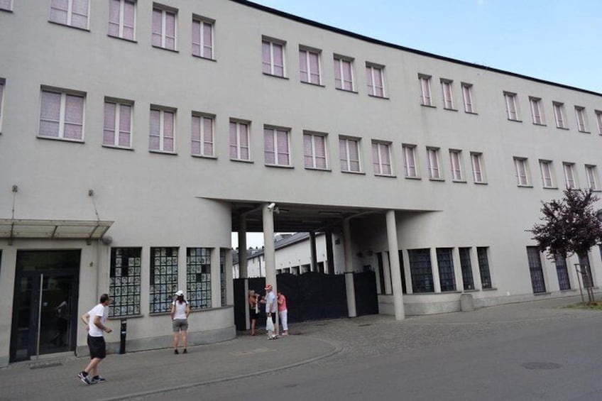 Krakow: Skip the line Oskar Schindler’s Factory Private Guided Tour