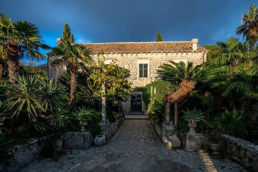 Private Tour of Dubrovnik with Legendary Classic Car Old-Timer