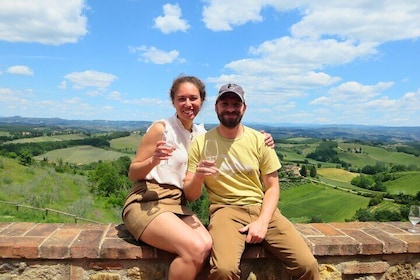 Vintur i Toscana med 2 vingårde fra nær San Gimignano