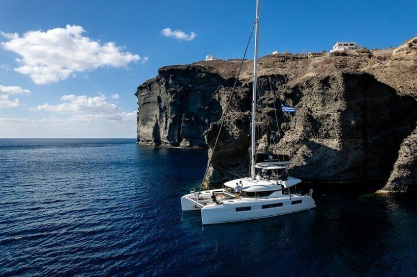 Half-Day Exclusive Catamaran Cruise in Santorini with Meal and Open Bar