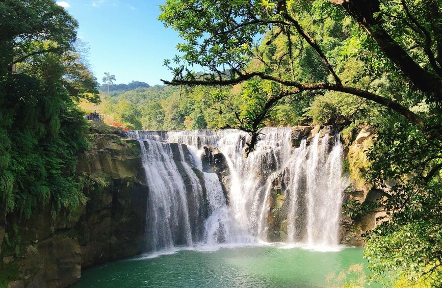 Pingxi Sky Lantern Experience and Shifen Waterfall Tour