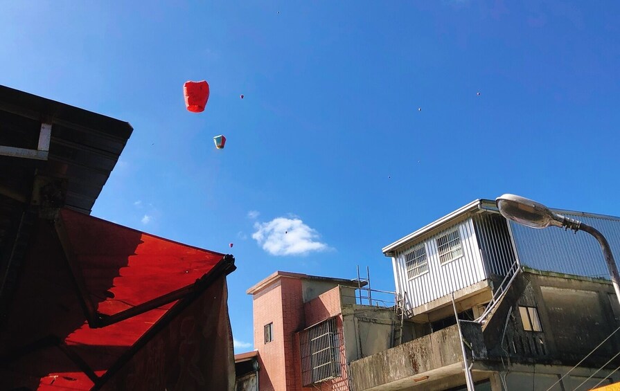 Pingxi Sky Lantern Experience and Shifen Waterfall Tour