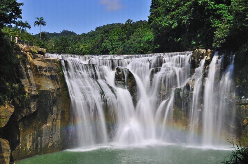 Pingxi Sky Lantern Experience and Shifen Waterfall Tour