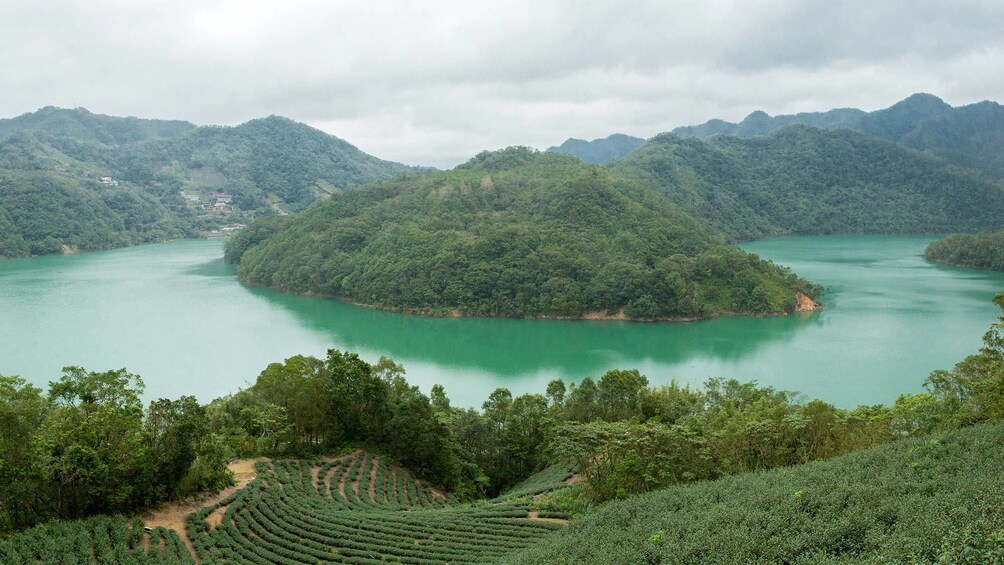 正在顯示第 3 張相片,共 9 張。 Calm view of the Thousand Island Lake in Taipei
