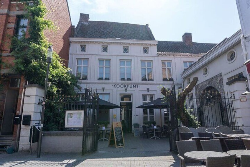 Private Self-Guided Walking Tour in Hasselt