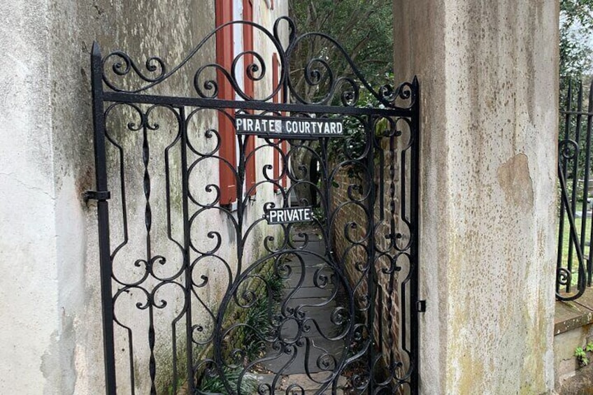 Self-Guided "The French Quarter Charleston" Solo Walking Tour