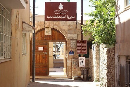 Private Walking Tour in Madaba with Local Guide