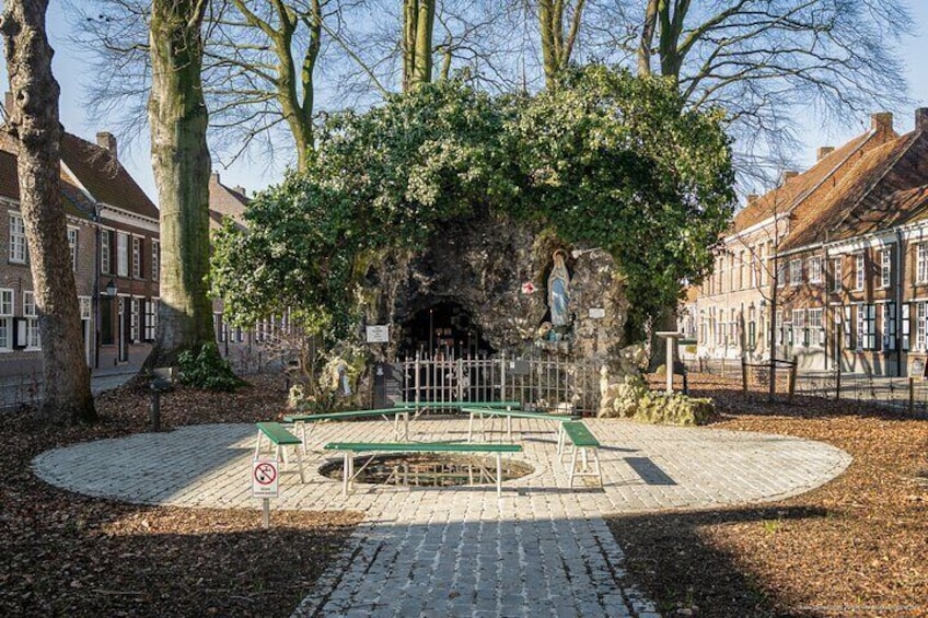 Private Self-Guided Walking Tour in Turnhout