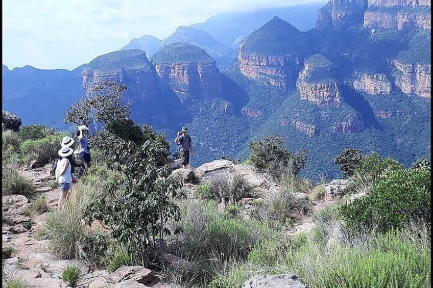 Approaching a viewpoint of the canyon.