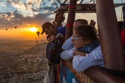 Paseo en globo aerostático en Capadocia (vuelo matutino)