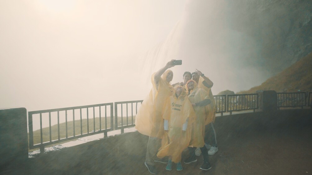 Niagara Falls Canada Day & Night Tour with 3-Course Dinner