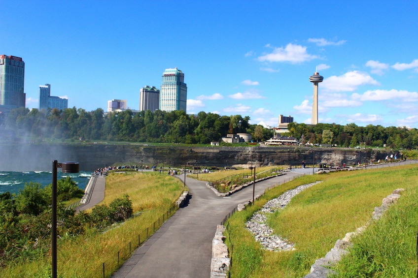 Niagara Falls from Both Sides Full Day Tour Plus Lunch