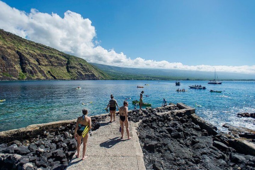 Travelers take in the view of Kealakekua Bay. 