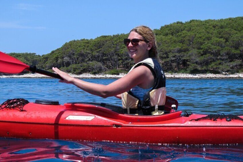 4-Hour Guided Sea Kayaking Activity in Hvar