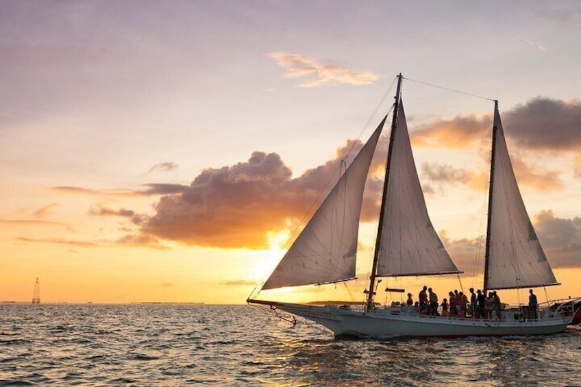 Private 2-Hour Wind and Wine Sunset Sail in Key West