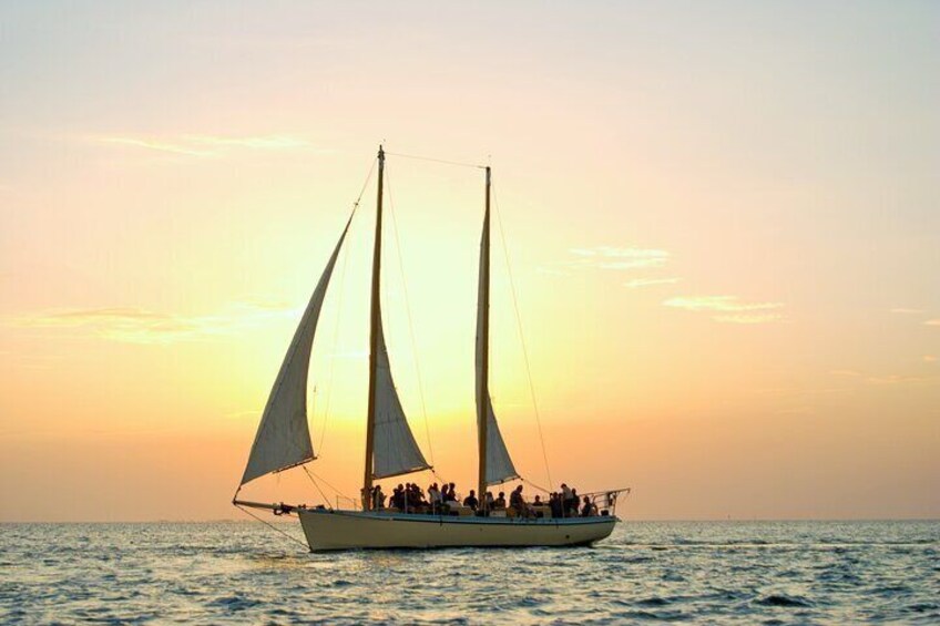 Private 2-Hour Wind and Wine Sunset Sail in Key West